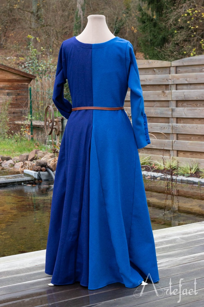 Robe 14ème - type 1