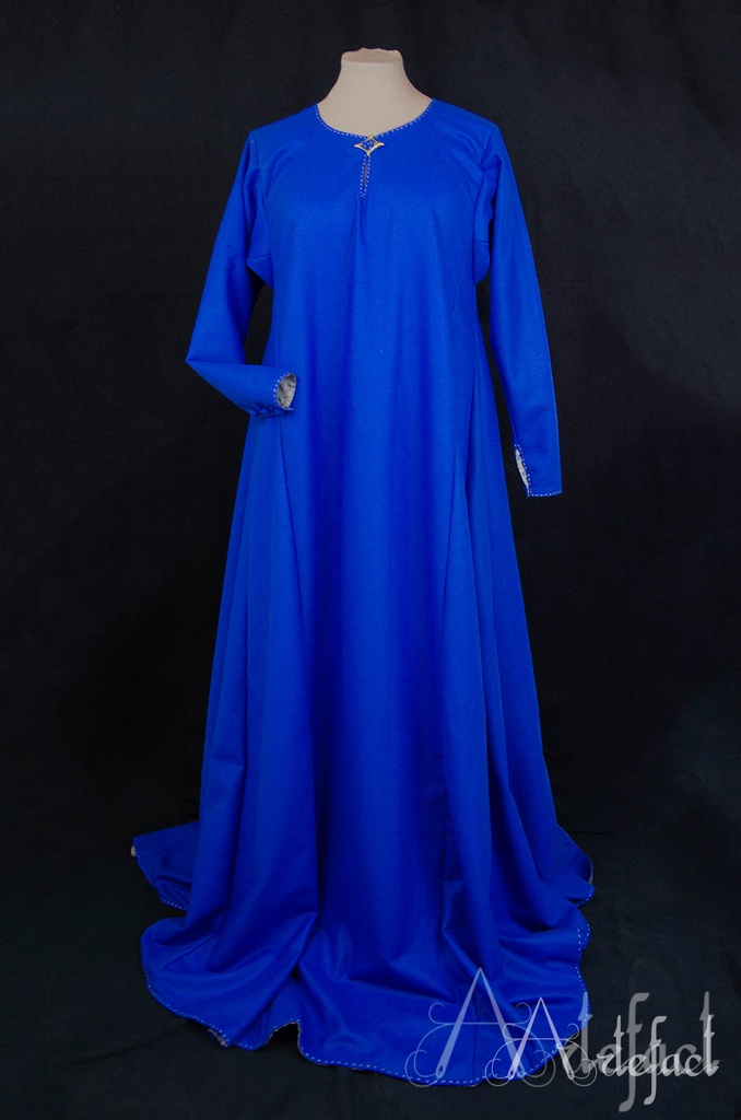 13th century women noble dress
