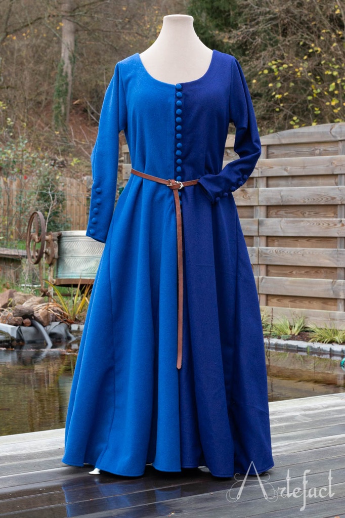 14th century dress - type 1